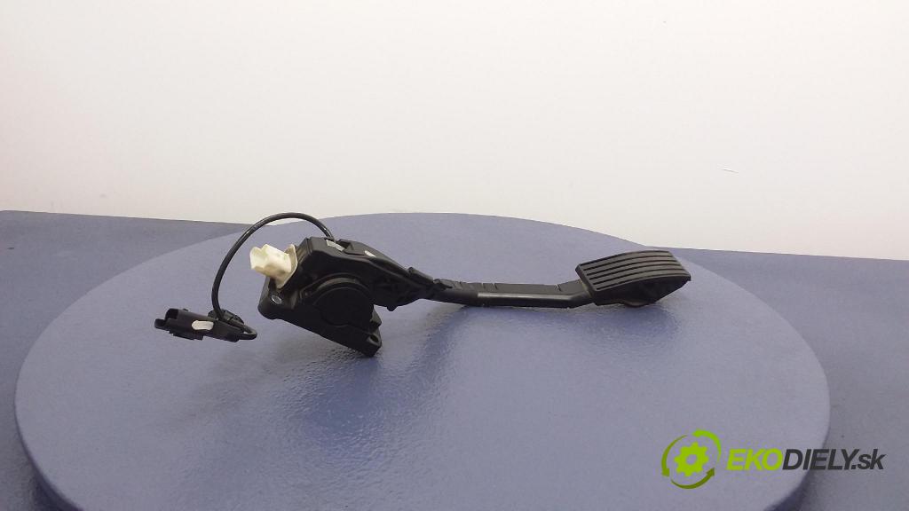 Peugeot 407 sw 2.0 hdi 2005 pedal Plyn: 9650341780