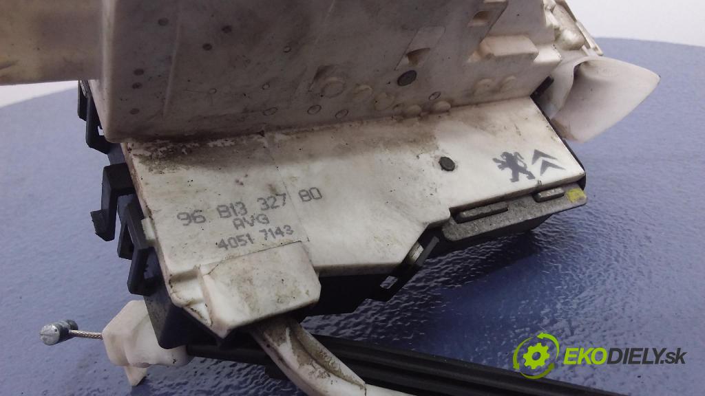 Peugeot 407 sw 2.0 hdi 2005 zámek dveře před Levý: 9681332780