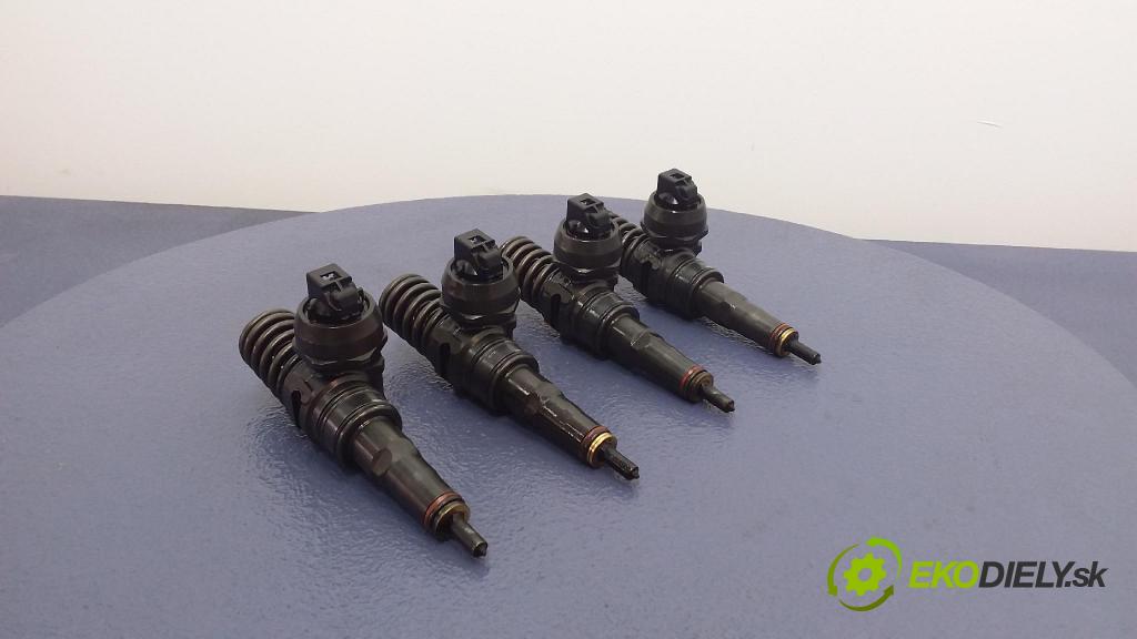 Audi A4 2001 vstřikovač 038130073AN