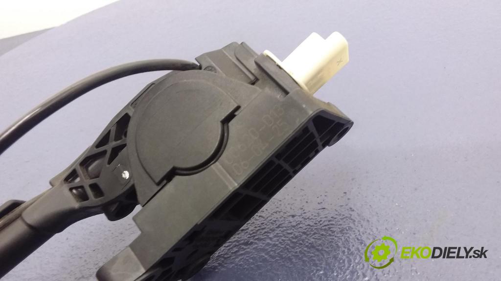 Peugeot 407 2006 pedal Plyn: 9650341880