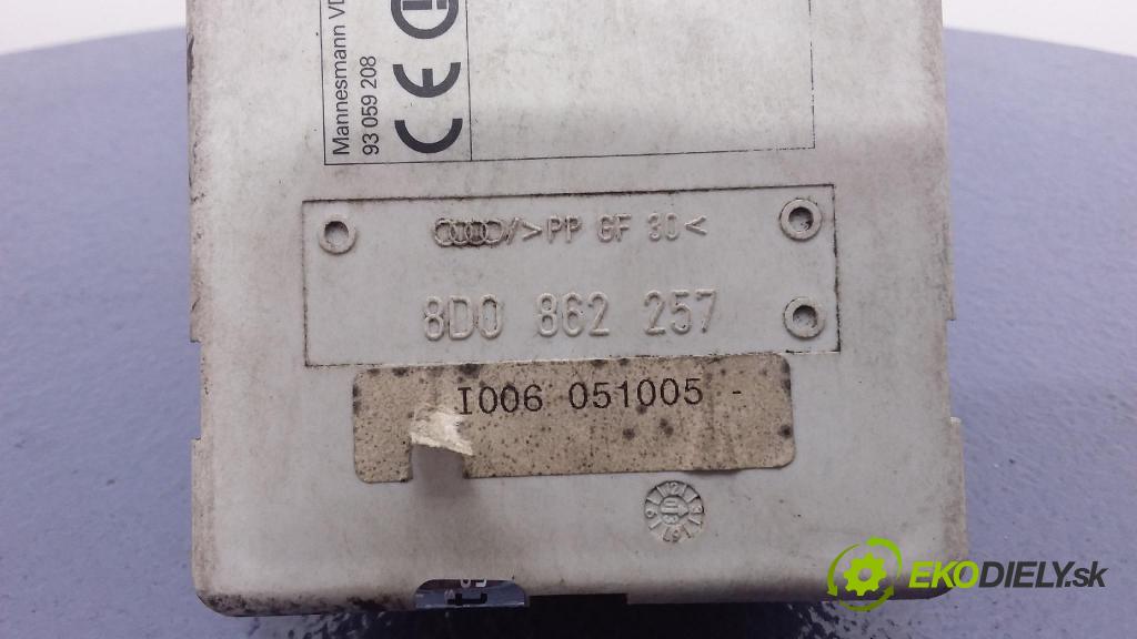 Audi A3 2001 čerpadlo Centrální Zámek 8D0862257