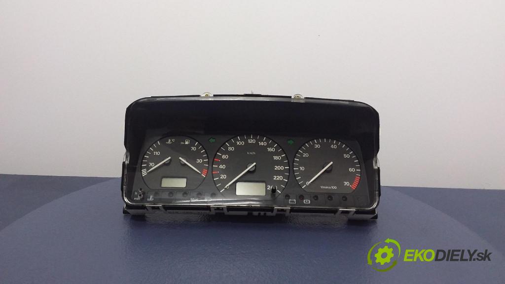 Volkswagen Passat 1995 Přístrojová deska 3A0919860J