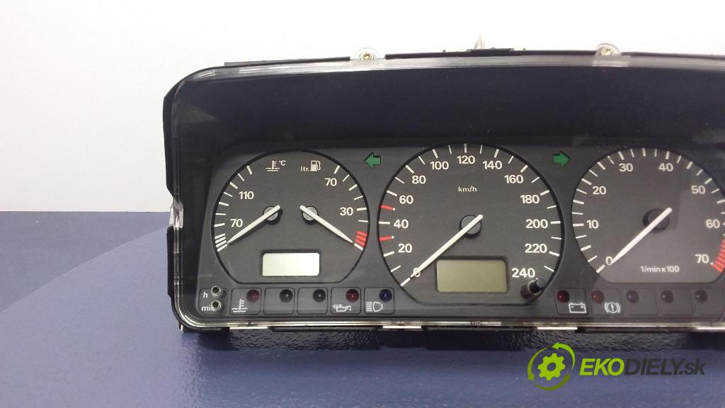 Volkswagen Passat 1995 Přístrojová deska 3A0919860J