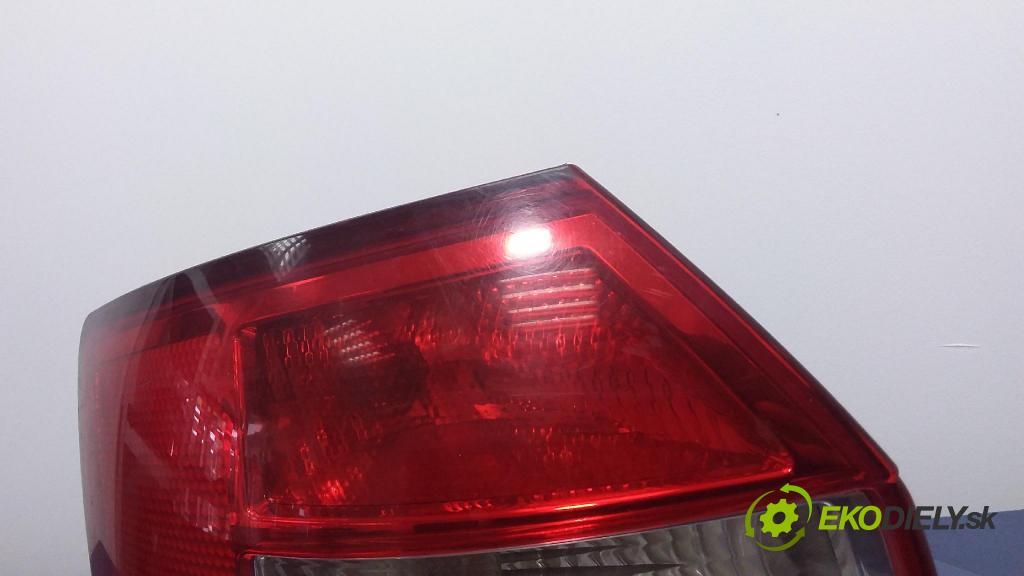 Audi A4 2003 světlo Zad: levá Mimo: 8E9945095