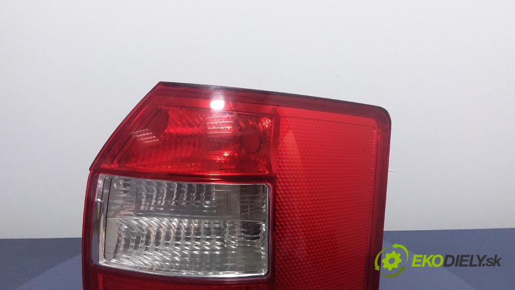Audi A4 2003 světlo Zad: Práva: Mimo: 8E9945096