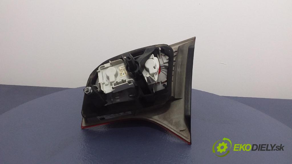 Audi A4 2006 světlo Zad: levá Uvnitř 8E9945093