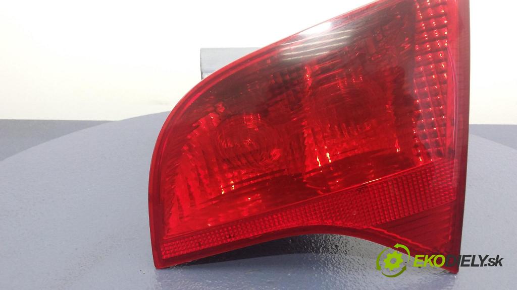 Audi A4 2006 světlo Zad: Práva: Uvnitř 8E9945094