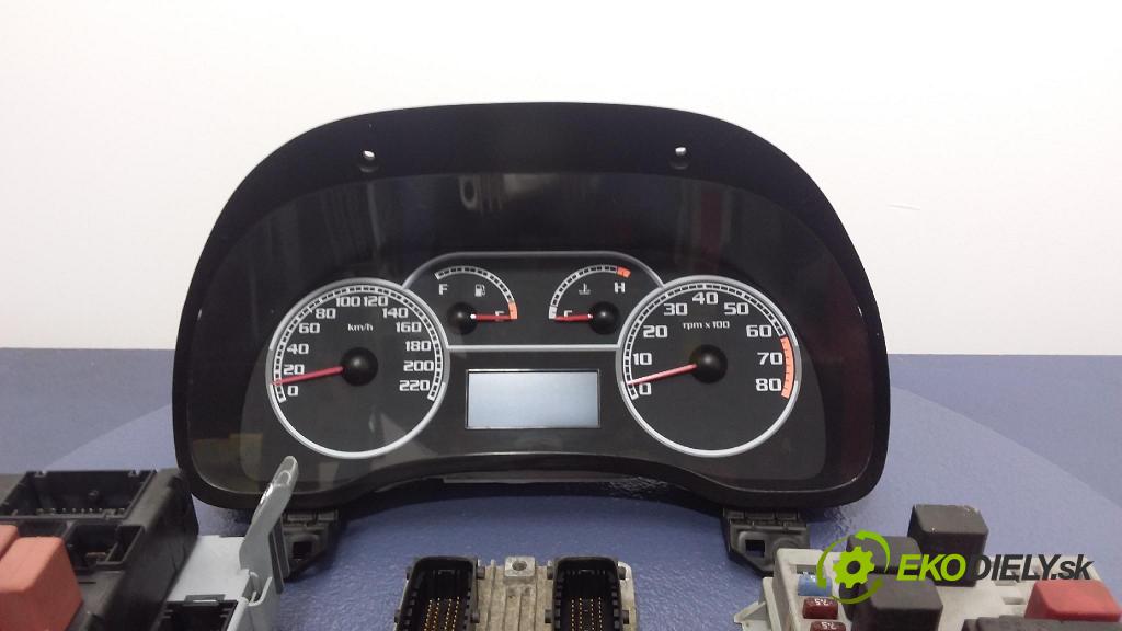 Fiat Albea 2006 řídící jednotka Motor: 51779527
