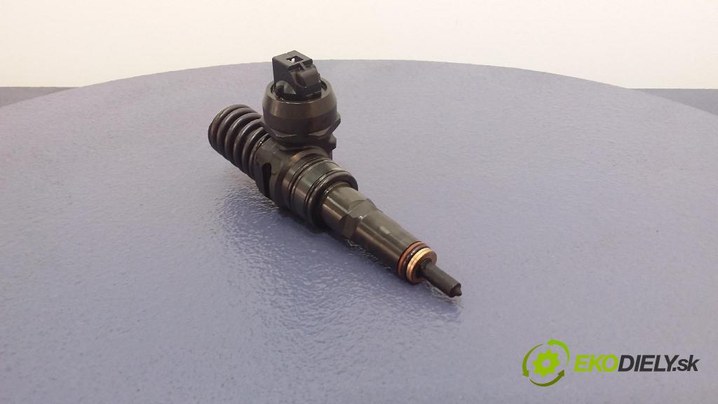 Volkswagen Touran 2004 vstřikovač 038130073AG