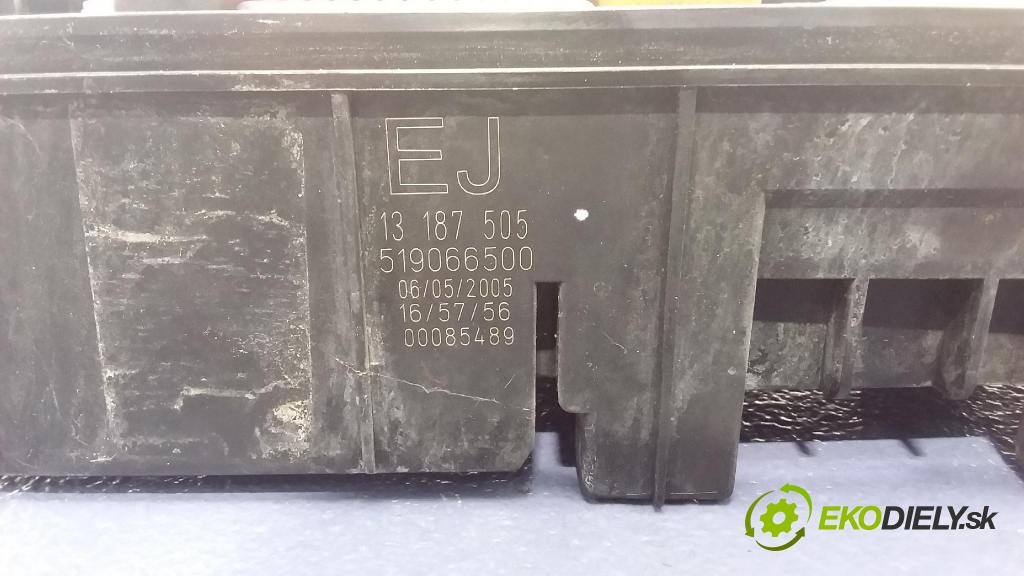 Opel Signum 2005 skříňka Pojistky 13187505