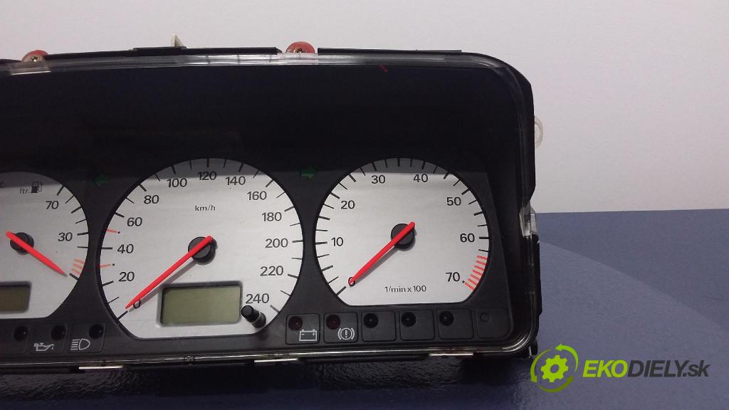 Volkswagen Passat 1996 Přístrojová deska 3A0919861E