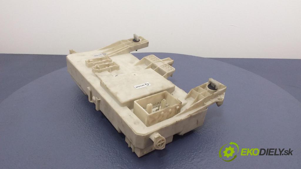 Volvo S40 2005 skrinka Poistky: 8690722