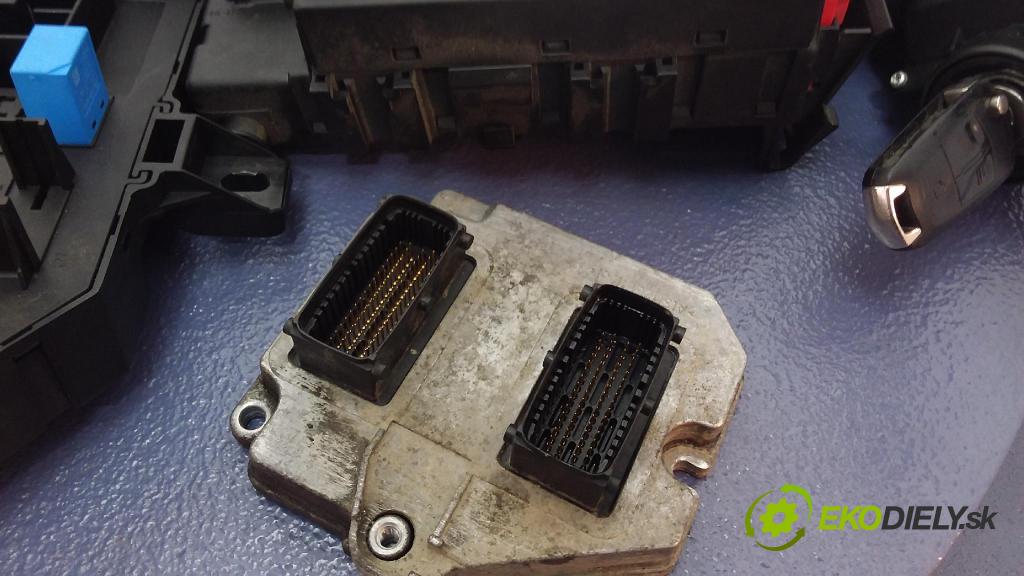 Opel Vectra-c 2002 řídící jednotka Motor: 55557540