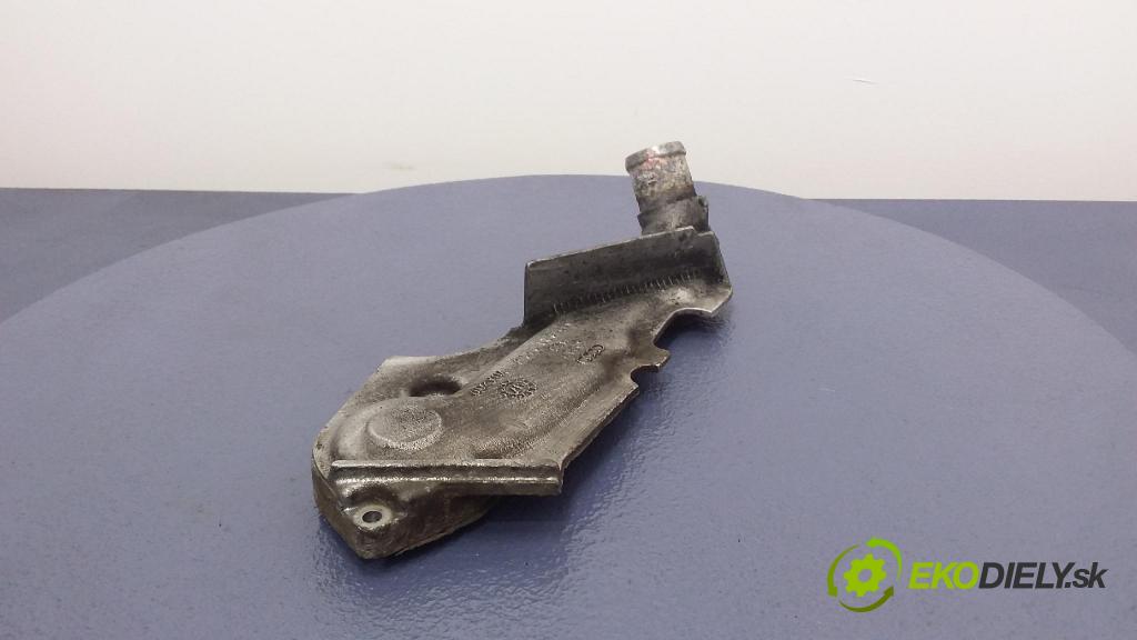 Audi A6 quattro 1997 Termostat 078121121J