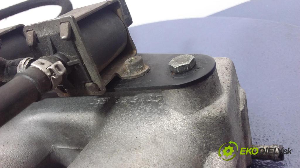 Audi A4 1999 potrubí Sání: 06B133223D