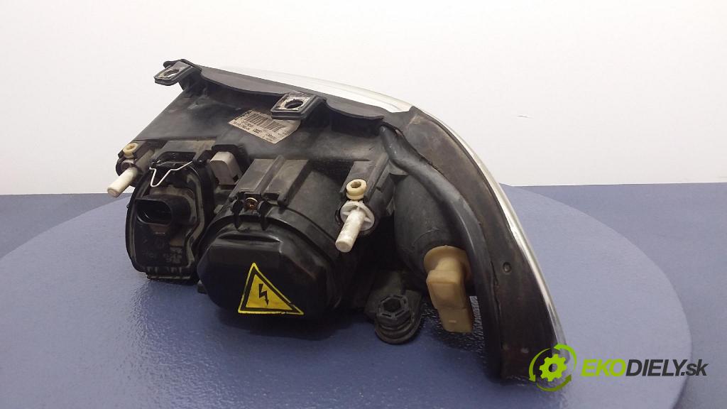 Audi A4 1999 světlo v pravo: 8D0941004AN