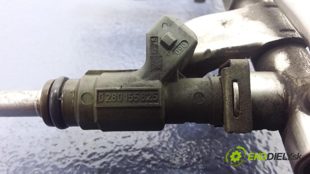 Audi A4 1999 lišta Zásobování 06B133551B