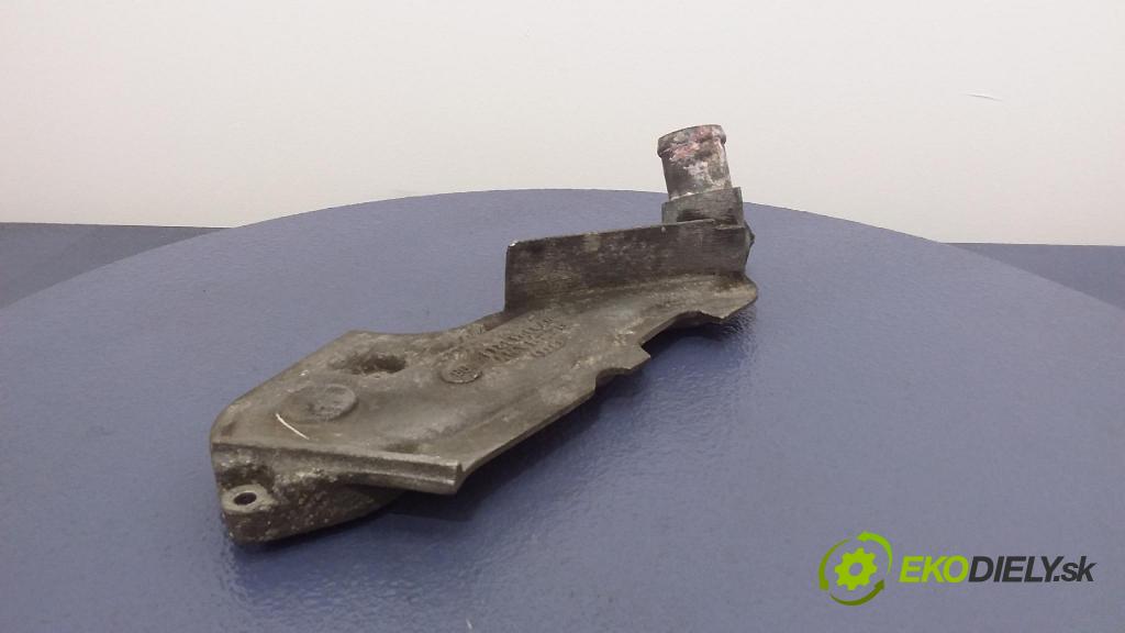 Audi A4 1998 Termostat 078121121J