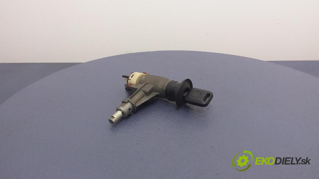 Audi B4 1995 Spínač zapalování. 893905851D