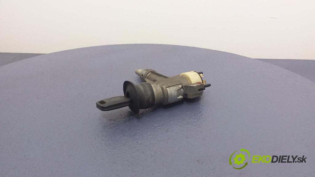 Audi B4 1995 Spínač zapalování. 893905851D