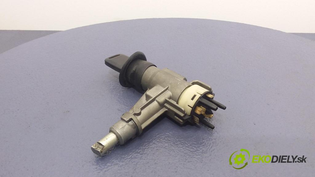 Audi B4 1995 Spínač zapalování. 893905851D
