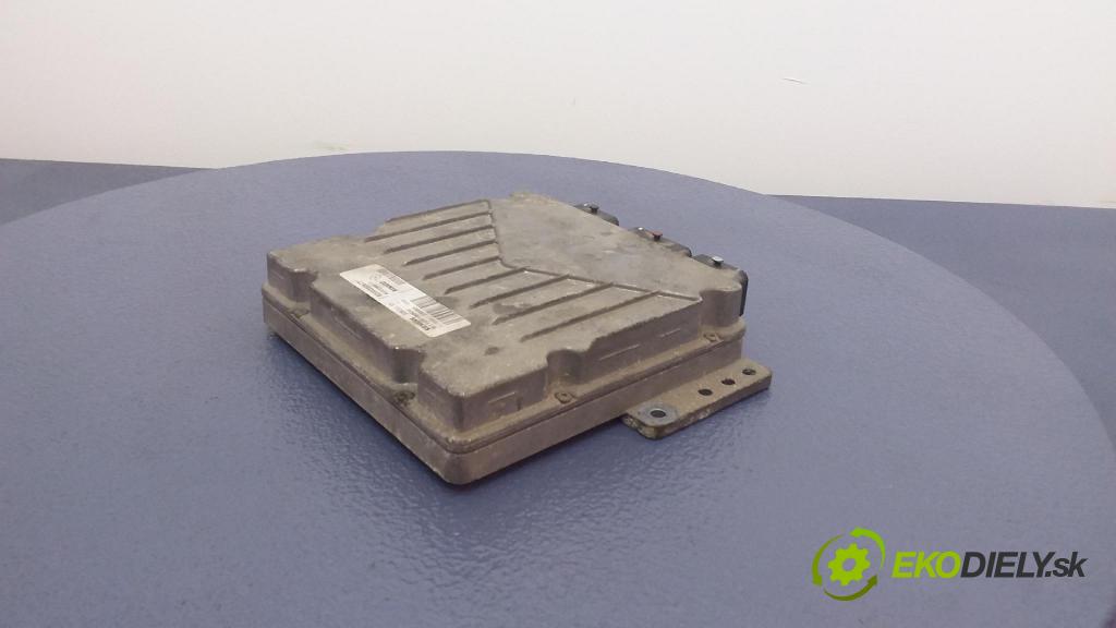 Renault Laguna 2002 řídící jednotka Motor: 82000200577