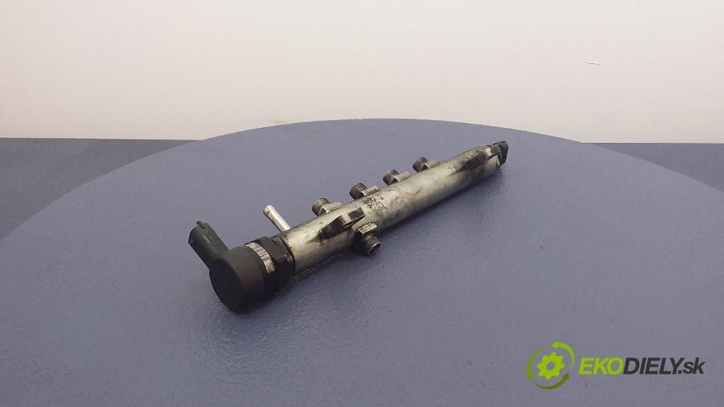 Opel Astra 2006 lišta Zásobování 0445214057