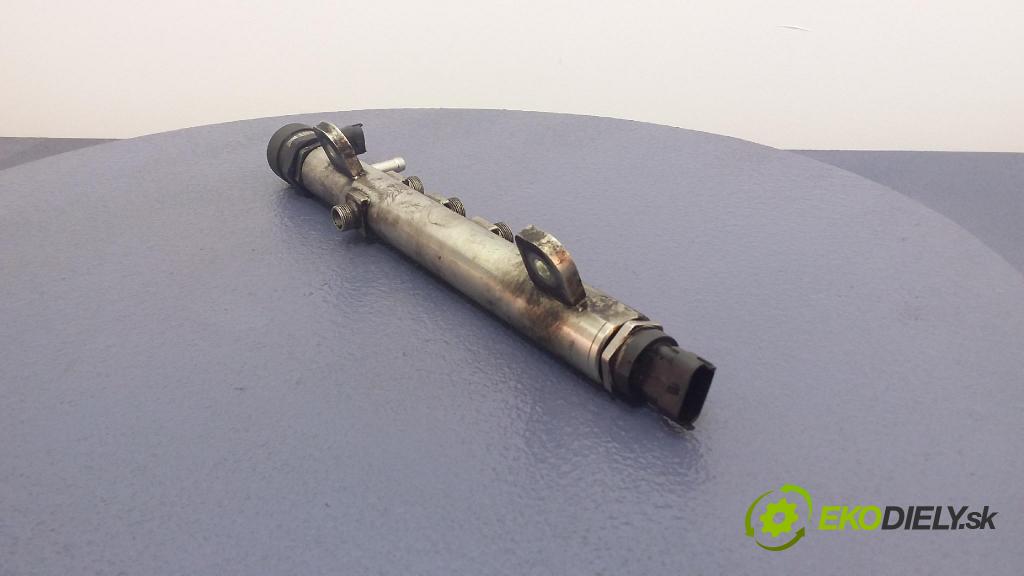 Opel Astra 2006 lišta Zásobování 0445214057