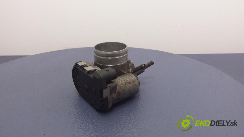 Audi A4 2002 škrticí klapka 06D133062