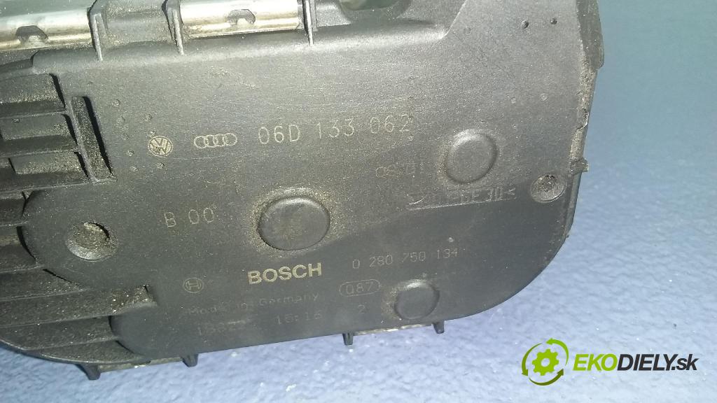 Audi A4 2002 škrticí klapka 06D133062