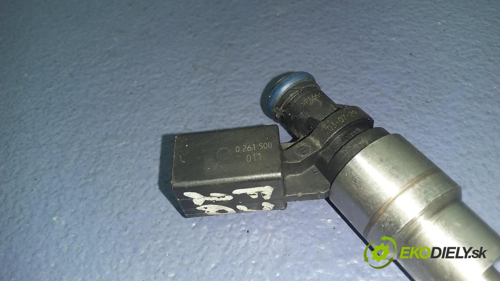 Audi A4 2002 vstřikovač 06D906036B