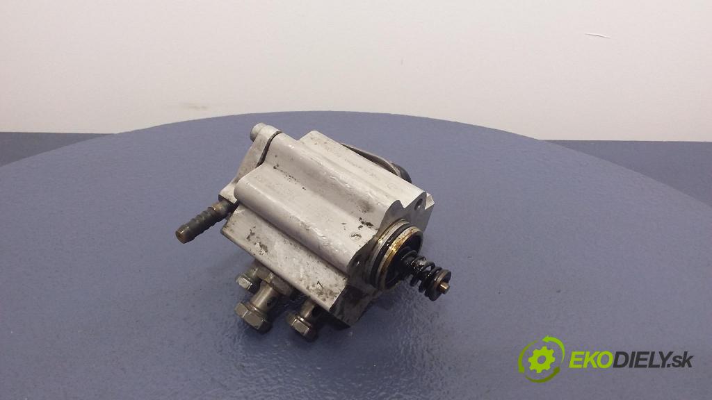 Audi A4 2002 čerpadlo Injekce: 06D127025P