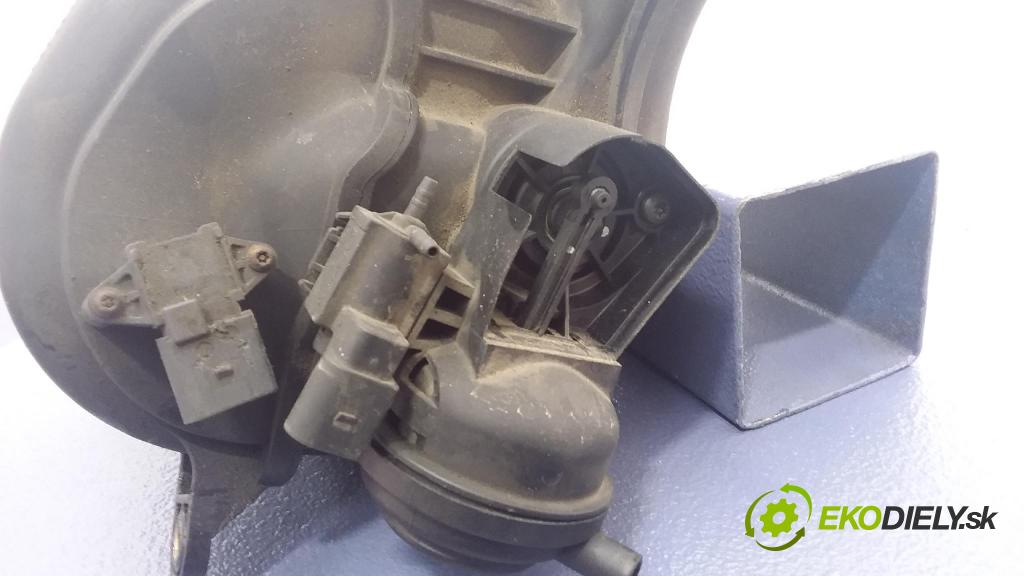 Audi A4 2002 potrubí Sání: 06D133210D