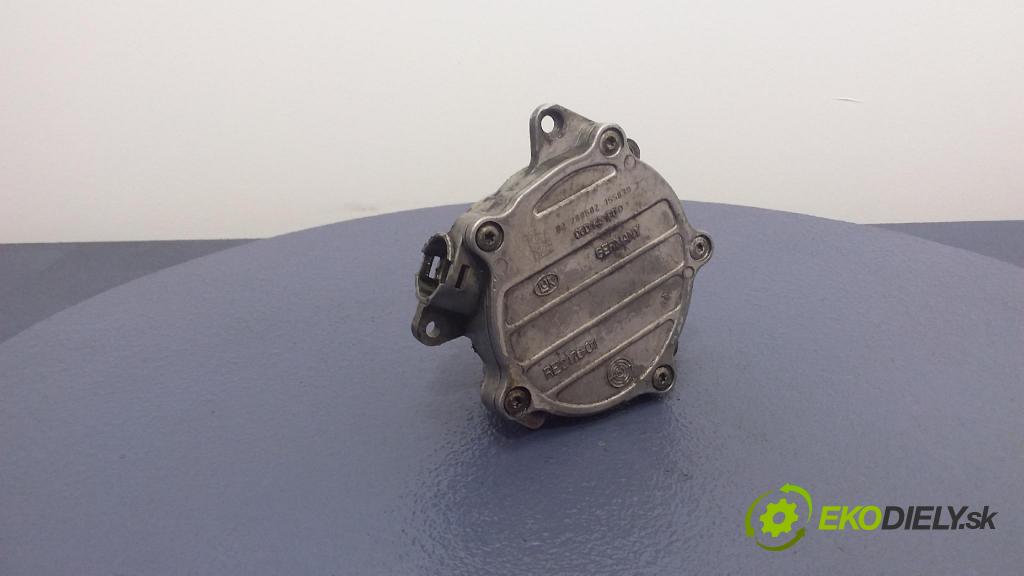 Audi A4 2002 čerpadlo vakuová 06D145100D