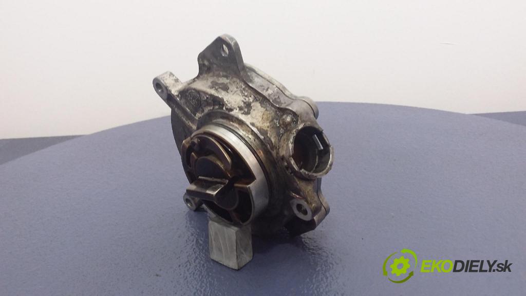 Audi A4 2002 čerpadlo vakuová 06D145100D
