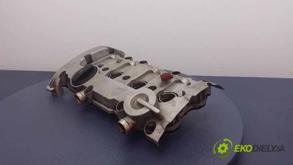 Audi A4 2002 kryt Ventily 06D103469E