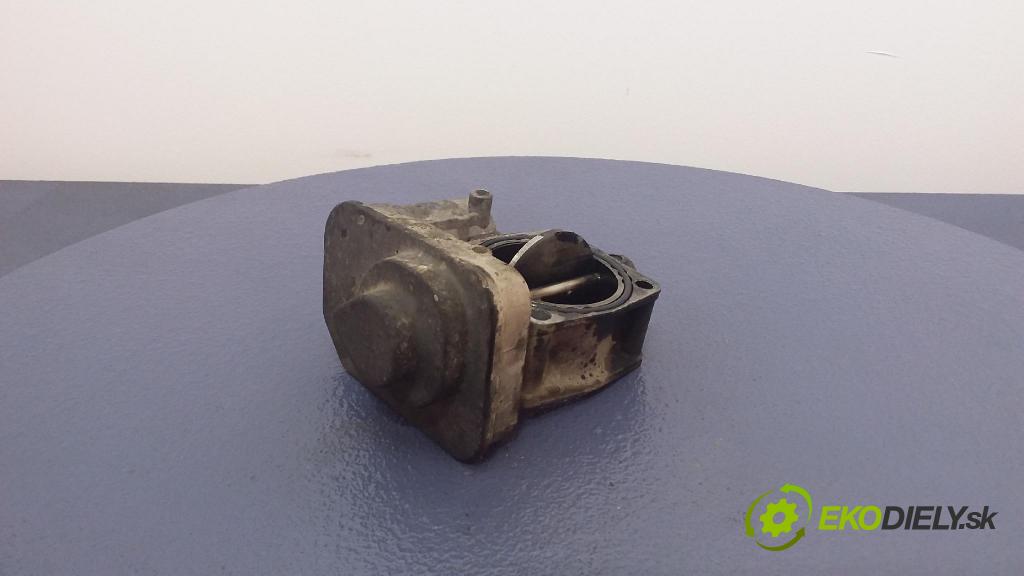 Opel Astra 2010 škrticí klapka 8981052101