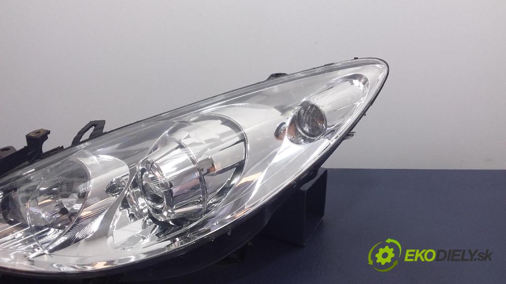 Peugeot 307 2006 Reflektor: Vľavo: 20-B224