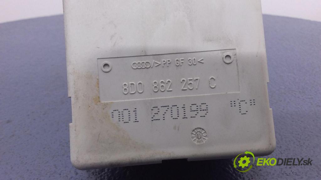Audi A4 1999 pompa Centrálny: Zámok: 8D0862257C