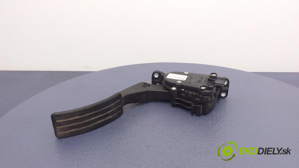 Dacia Duster 2010 pedal Plyn: 8200386506D