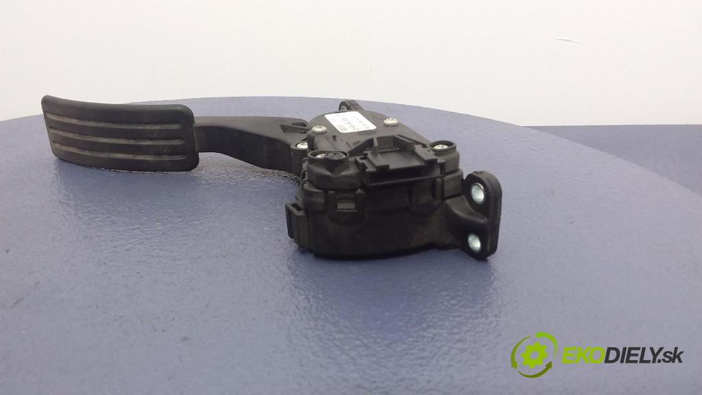 Dacia Duster 2010 pedal Plyn: 8200386506D