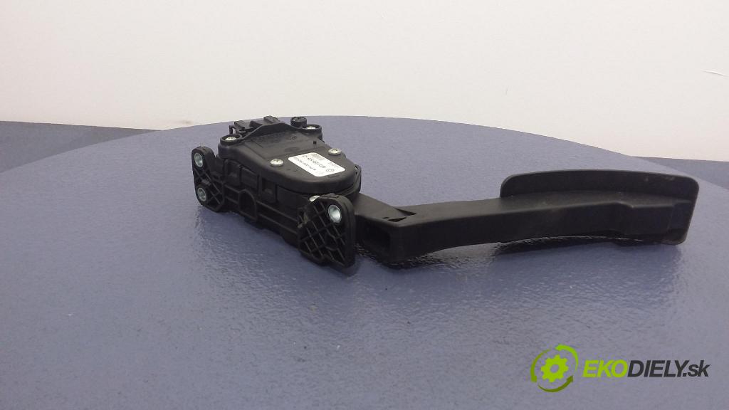 Dacia Duster 2010 pedal Plyn: 8200386506D