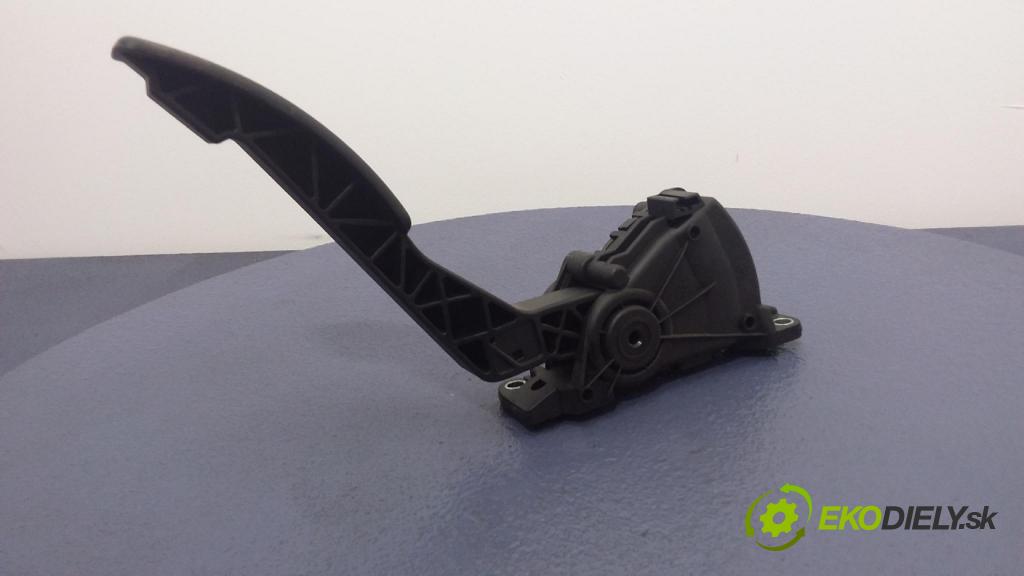 Dacia Duster 2010 pedal Plyn: 8200386506D