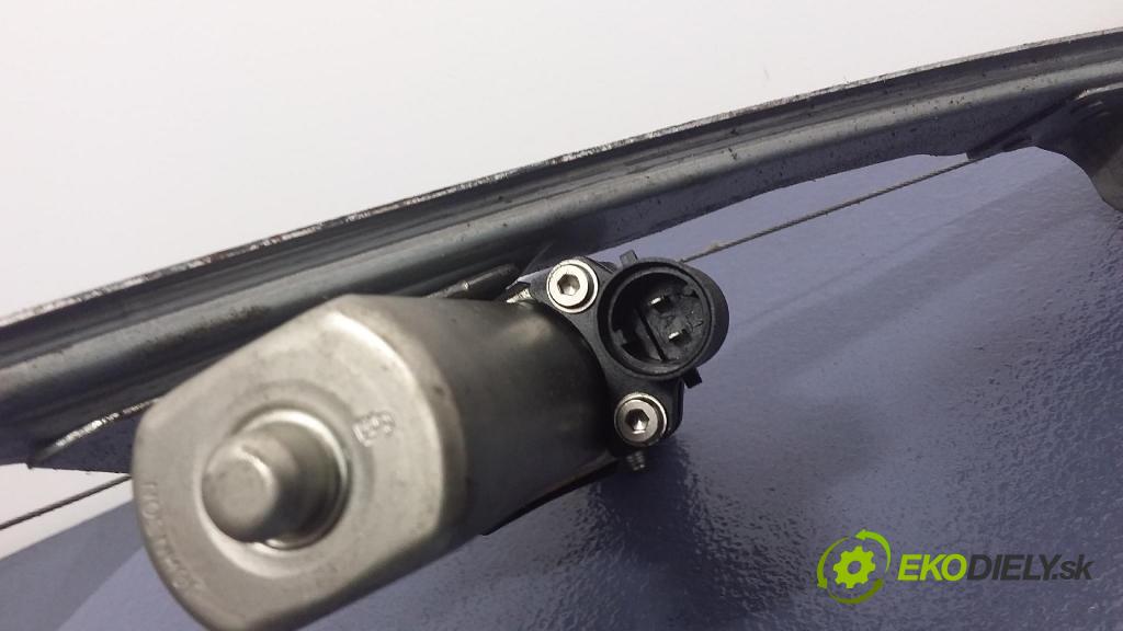 Dacia Duster 2010 mechanizmus okna Okná: Predné v pravo: 82007338280