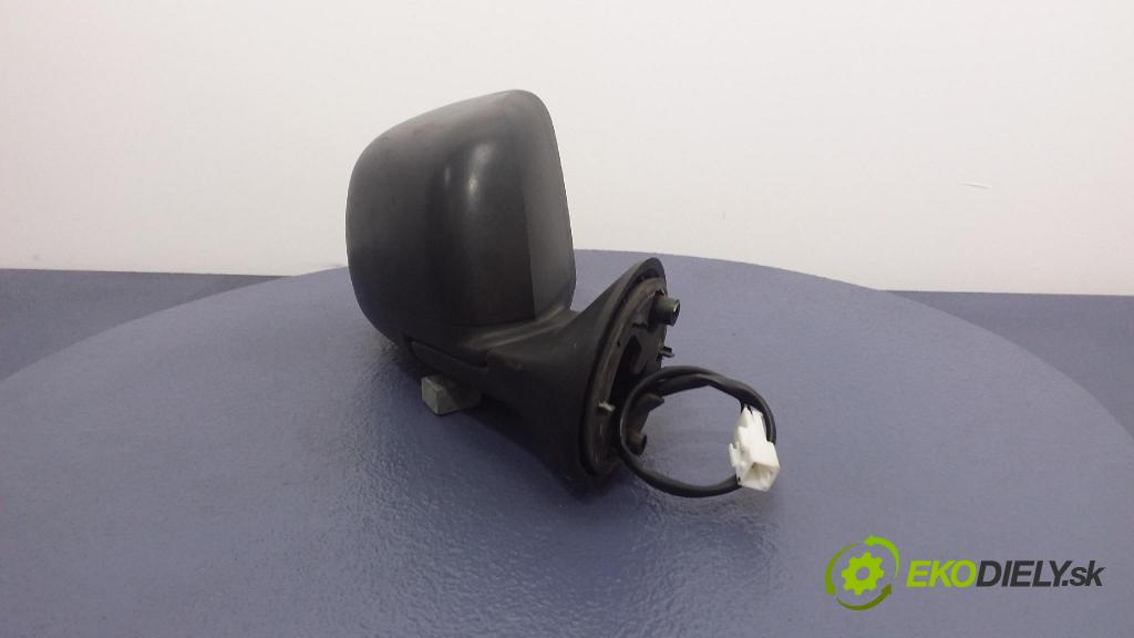 Dacia Duster 2010 zrkadlo pravé 01