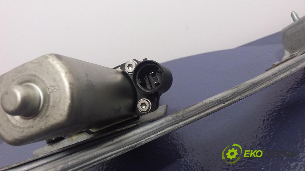 Dacia Duster 2010 mechanizmus okna Okná: Predné v pravo: 82007338290