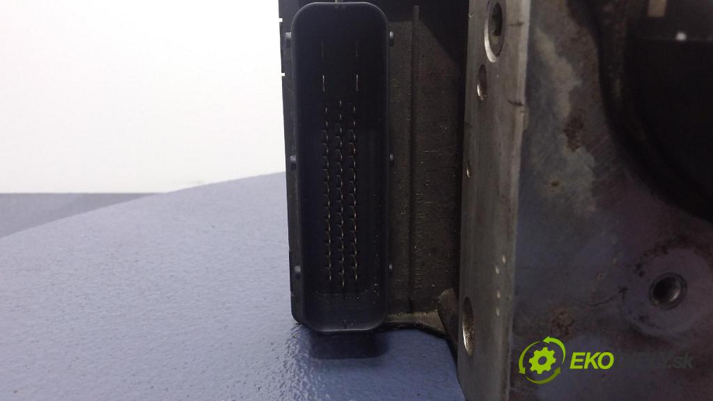 Audi A2 2001 čerpadlo ABS x 8Z0907379B