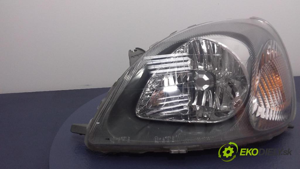 Toyota Yaris 2002 Reflektor: Vľavo: 20-5730