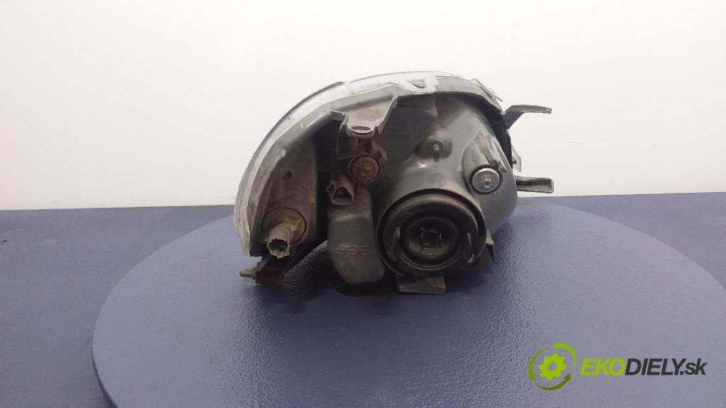 Toyota Yaris 2002 Reflektor: Vľavo: 20-5730