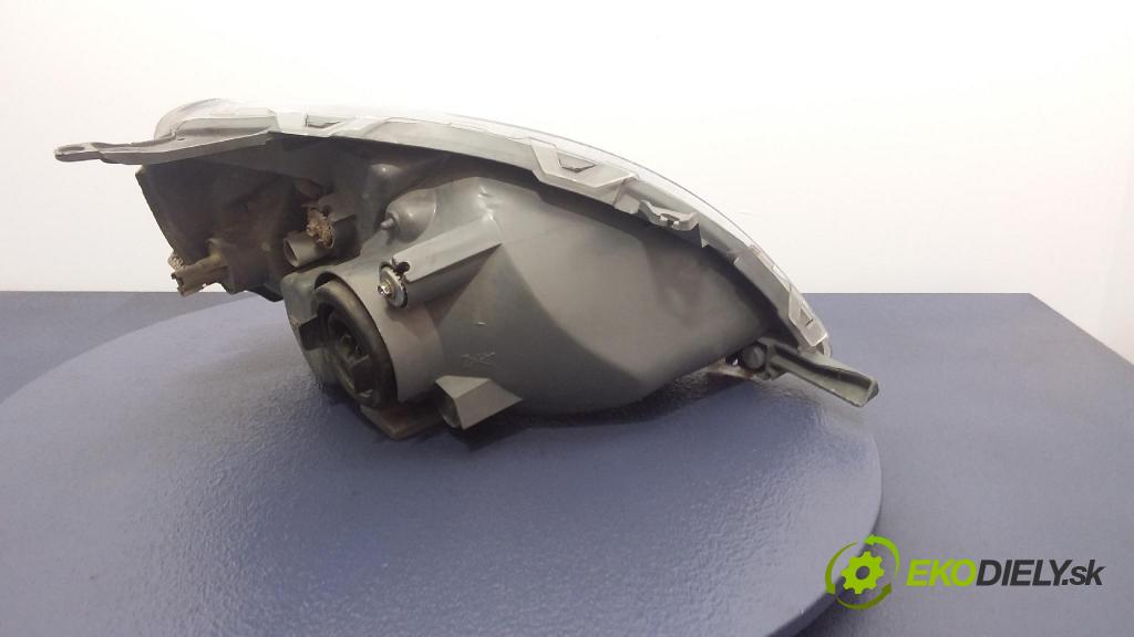 Toyota Yaris 2002 Reflektor: Vľavo: 20-5730